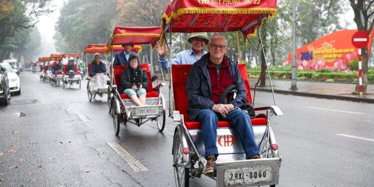 Khách quốc tế bứt phá, du lịch Hà Nội đứng trước yêu cầu tái định vị thương hiệu