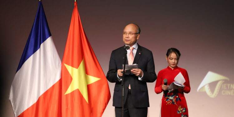 Ông Đinh Toàn Thắng, Đại sứ Việt Nam tại Pháp, phát biểu tại Lễ khai mạc Tuần lễ “Điện ảnh Việt Nam - Hành trình Ánh sáng” diễn ra vào ngày 5/12 tại Pháp.