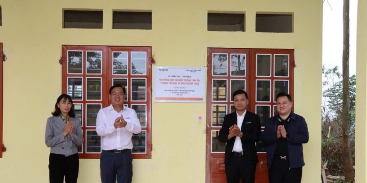 Khánh thành điểm trường, tặng nhà ở Sơn La