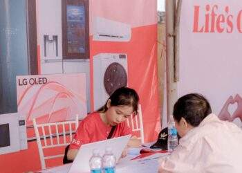 LG sửa chữa thiết bị hư hỏng sau mưa lũ tại miền Trung