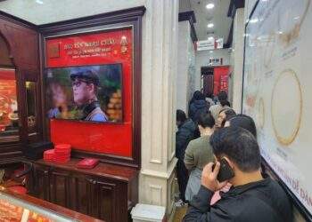 Mua bao nhiêu cũng có, khách ồ ạt kéo đến