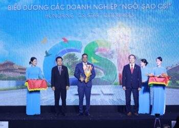 Tại Chương trình Công bố Doanh nghiệp Bền vững (CSI) 2025, Nestlé Việt Nam vinh dự nhận danh hiệu “Ngôi sao CSI” do VCCI trao tặng – đánh dấu 5 năm liên tiếp nằm trong Top 10 doanh nghiệp bền vững nhất Việt Nam trong lĩnh vực sản xuất. Ảnh: Nestlé Việt Nam.