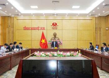 UBND tỉnh Nghệ An vừa tổ chức cuộc họp về tình hình thực hiện bồi thường, hỗ trợ và tái định cư Dự án đường sắt tốc độ cao trên trục Bắc – Nam đoạn qua địa bàn tỉnh.