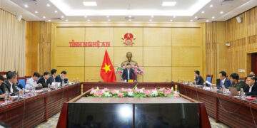 UBND tỉnh Nghệ An vừa tổ chức cuộc họp về tình hình thực hiện bồi thường, hỗ trợ và tái định cư Dự án đường sắt tốc độ cao trên trục Bắc – Nam đoạn qua địa bàn tỉnh.