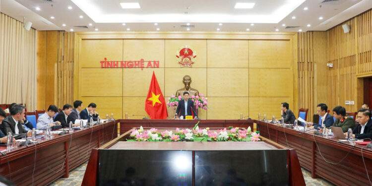 UBND tỉnh Nghệ An vừa tổ chức cuộc họp về tình hình thực hiện bồi thường, hỗ trợ và tái định cư Dự án đường sắt tốc độ cao trên trục Bắc – Nam đoạn qua địa bàn tỉnh.