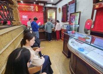 Người mua vắng vẻ lạ thường