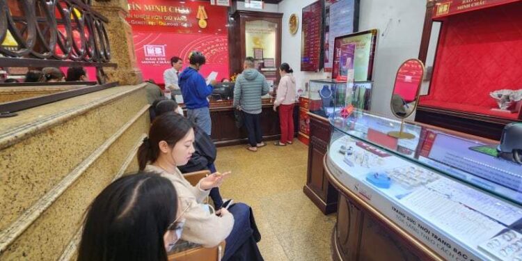 Người mua vắng vẻ lạ thường