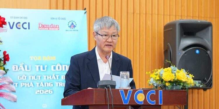 Ông Võ Tân Thành, Phó Chủ tịch Liên đoàn Thương mại và Công nghiệp Việt Nam (VCCI) phát biểu tại tọa đàm.
