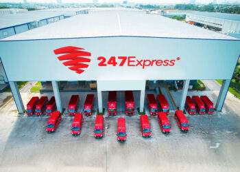 Trung tâm khai thác miền Nam với dàn phương tiện của 247Express luôn sẵn sàng, giữ nhịp vận hành chính xác cho dòng chảy đơn hàng từ hơn 200 bưu cục trên toàn quốc.