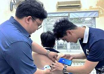 Sinh viên làm ống nghe AI giá mềm giúp theo dõi bệnh phổi tại nhà