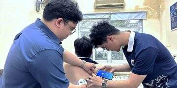 Sinh viên làm ống nghe AI giá mềm giúp theo dõi bệnh phổi tại nhà