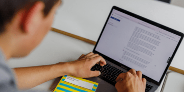 Sinh viên thời AI thông minh hơn hay đang 'khờ' đi?