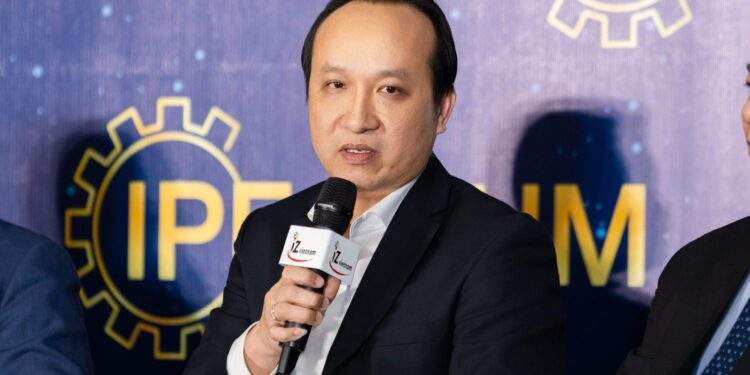 Ông Trương Văn Phong kêu gọi cộng đồng doanh nghiệp “quan tâm và nghiên cứu sâu hơn”, đồng thời bày tỏ mong muốn các nhà đầu tư có thể lựa chọn TP.Hồ Chí Minh là điểm đến trong giai đoạn tới.