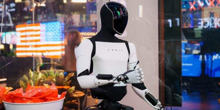 Tesla gây sốt với màn ‘khoe’ robot biết chạy như người thật