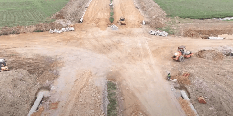  Thi công xây dựng cụm công nghiệp Hợp Thắng