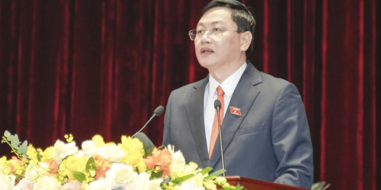 Ông Mai Xuân Liêm, Phó Chủ tịch Thường trực UBND tỉnh Thanh Hoá trình bày báo cáo tại kỳ họp