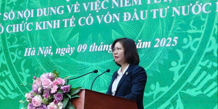 Bà Vũ Thị Chân Phương, Chủ tịch Ủy ban Chứng khoán Nhà nước (UBCKNN) phát biểu tại Hội thảo.