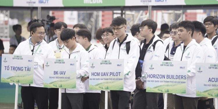 28 đội xuất sắc nhất tham gia thi đấu vòng bảng toàn quốc.