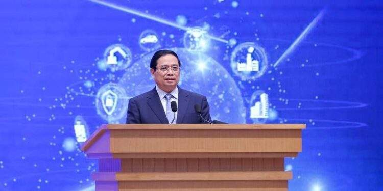 Thủ tướng ghi nhận, biểu dương và đánh giá cao những nỗ lực, cố gắng và kết quả đạt được của các bộ, ngành, địa phương - Ảnh: VGP. 