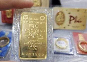 Vàng SJC lao dốc sau khi đạt đỉnh, chuyên gia dự báo sớm tăng lại