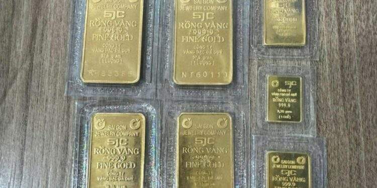 Vàng SJC lập đỉnh mới nhất 155 triệu đồng/lượng, dự báo tăng nóng tuần tới