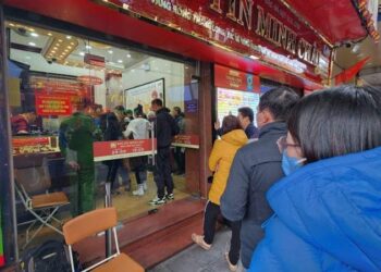 Vàng SJC và nhẫn liên tục tăng, thị trường lại phát sốt