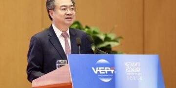 Ông Nguyễn Thanh Nghị - Trưởng Ban Chính sách, chiến lược Trung ương phát biểu khai mạc phiên toàn thể cấp cao của Diễn đàn Kinh tế Việt Nam 2025, triển vọng 2026.