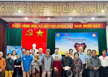 Vietbank hướng về miền Trung yêu thương, trao 3.600 suất quà cho đồng bào vùng lũ