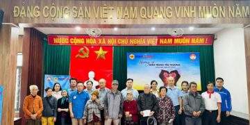 Vietbank hướng về miền Trung yêu thương, trao 3.600 suất quà cho đồng bào vùng lũ