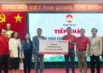 Vietlott ủng hộ 5 tỉnh, thành phố miền trung khắc phục hậu quả lũ lụt