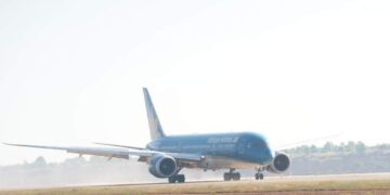 Chuyến bay mang số hiệu VN1, được Vietnam Airlines khai thác bằng tàu bay Boeing 787 Dreamliner đã chính thức hạ cánh tại Cảng hàng không quốc tế Long Thành.