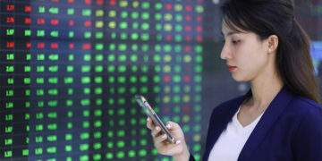 Vietnam stocks reach 6-week peak