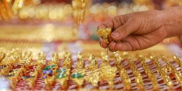 Vietnam tightens rules on gold trading