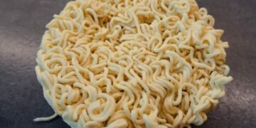 Which Southeast Asian country ranks second worldwide in instant noodle consumption?