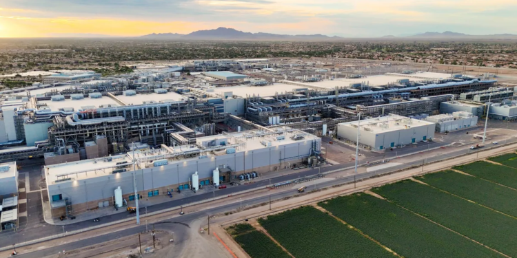 Apple, Nvidia xem xét sản xuất chip tại Intel từ 2028