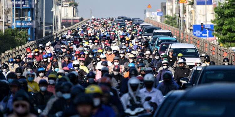 Ba điểm nghẽn lớn khiến kinh tế TPHCM vẫn 'chưa bung hết lực'