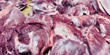 Cận Tết Bính Ngọ, giá lợn hơi cao chót vót, tiểu thương ở chợ có động thái lạ