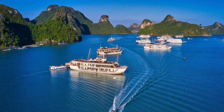 Vịnh Lan Hạ - đảo Cát Bà - Đặc khu Cát Hải, Hải Phòng. Nguồn ảnh: Trần Kỳ.