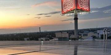 Central Retail triển khai lắp đặt hệ thống pin năng lượng mặt trời tại trung tâm thương mại GO! Ảnh: Central Retail.