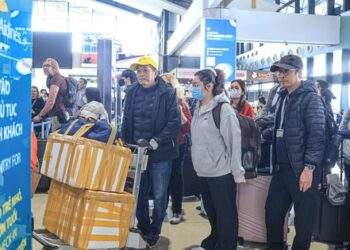 "Cháy vé" nhiều đường bay Tết từ TPHCM đi miền Trung, miền Bắc