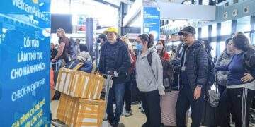 "Cháy vé" nhiều đường bay Tết từ TPHCM đi miền Trung, miền Bắc