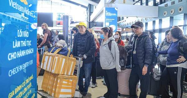 "Cháy vé" nhiều đường bay Tết từ TPHCM đi miền Trung, miền Bắc