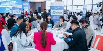 Không khí giao thương sôi động giữa nhà mua hàng và nhà cung cấp tại sự kiện.