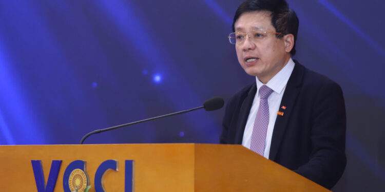 PGS.TS Hồ Sỹ Hùng, Chủ tịch VCCI phát biểu tại sự kiện.