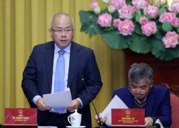 Thứ trưởng Bộ Tài chính Đỗ Thành Trung giới thiệu nội dung các luật tại cuộc họp báo - Ảnh VGP.