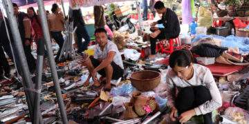 Công cụ sản xuất nông nghiệp là mặt hàng được bày bán nhiều tại Chợ Viềng.