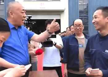 Doanh nghiệp Trung Quốc tung ‘chiêu lạ’ giữ chân nhân viên trước và sau Tết