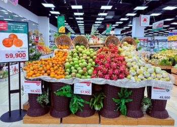 Không gian trưng bày hàng Tết tai các siêu thị đã được mở rộng hơn so với ngày thường. 