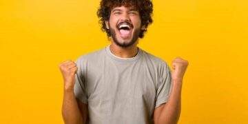 Doanh nghiệp đầu tiên báo lãi nghìn tỷ, một doanh nghiệp ô tô lỗ liên tiếp 15 năm