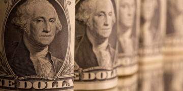 Dollar edges up against dong